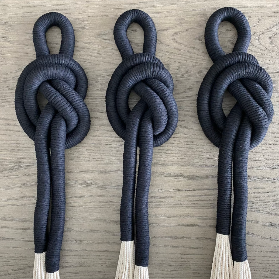 Juego de nudos monocromático - Sakal Macramé